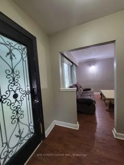 182 Phyllis Avenue, Toronto, On M1m 1y8