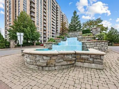 18 Mondeo Drive 1229, Toronto, On M1p 5c8
