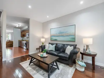 251a Chisholm Avenue, Toronto, On M4c 4w5