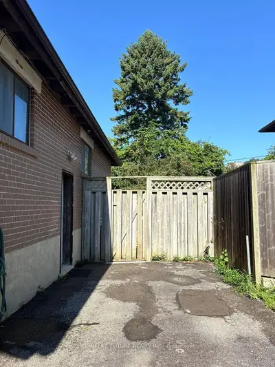 868 Chapleau Drive Bsmt, Pickering, On L1w 1p4