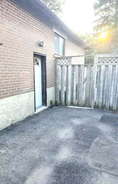 868 Chapleau Drive Bsmt, Pickering, On L1w 1p4