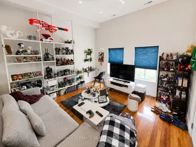 720-720a Queen Street E, Toronto, On M4m 1h2