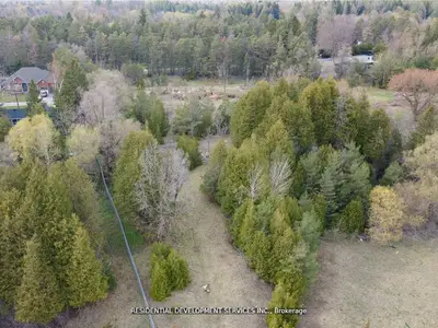 23 Selleck Lane, Oshawa, On L1g 3y2