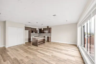 793 Pharmacy Avenue 204, Toronto, On M1l 3k2