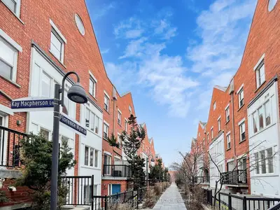 29 Florence Wyle Lane, Toronto, On M4m 3e7