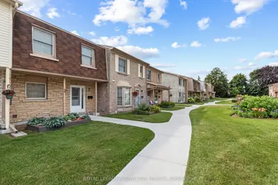 580 Eyer Drive 42, Pickering, On L1w 3b7