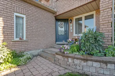 39 Mcivor Street, Whitby, On L1r 2l7