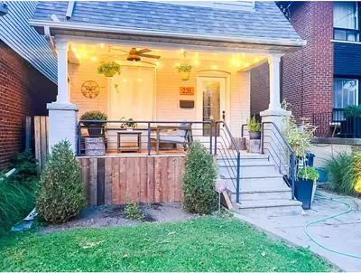 231 Chisholm Avenue, Toronto, On M4c 4v9