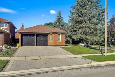 14 Martinet Street, Whitby, On L1n 8k8