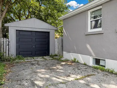 136 Central Park Boulevard N, Oshawa, On L1g 5y7