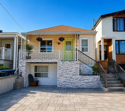 8 Mack Avenue, Toronto, On M1l 1l9