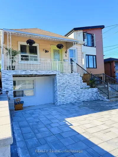 8 Mack Avenue, Toronto, On M1l 1l9