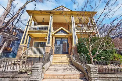 23 Fernwood Park Avenue, Toronto, On M4e 3e9
