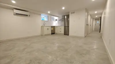 23 Fernwood Park Avenue, Toronto, On M4e 3e9