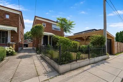 1 Warland Avenue, Toronto, On M4j 3e8