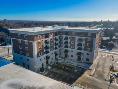 976 Simcoe Street N 605, Oshawa, On L1g 4w4