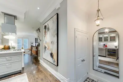 6b Scarborough Road, Toronto, On M4e 3m5