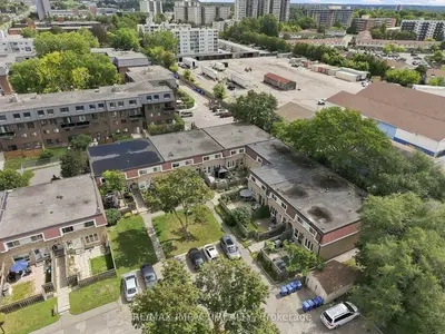 33 Taunton Road 28, Oshawa, On L1g 3t6