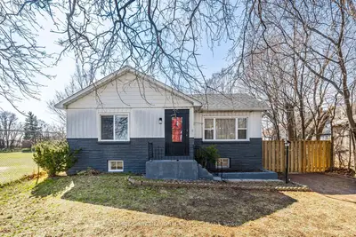 4075a Lawrence Avenue E, Toronto, On M1e 2r6