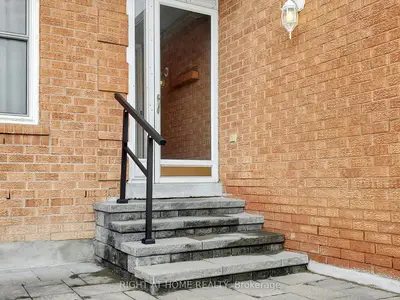 531 Steeple Hill, Pickering, On L1v 5z6
