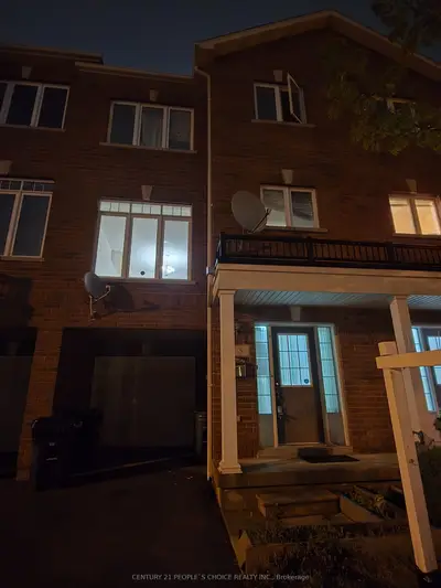 5 Curran Hall Crescent, Toronto, On M1g 0a2