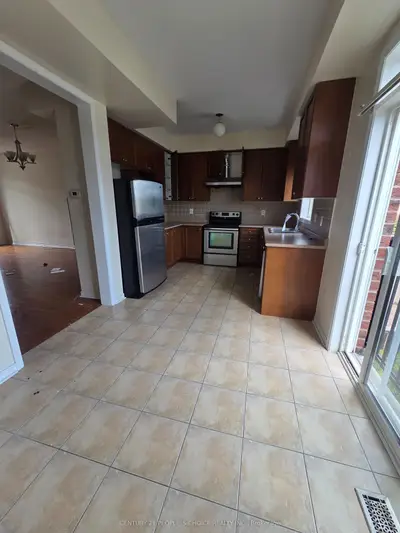 5 Curran Hall Crescent, Toronto, On M1g 0a2