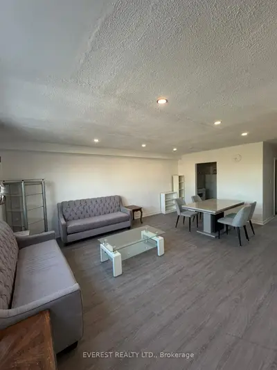1356 Kennedy Road, Toronto, On M1p 2l7