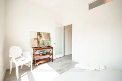 1448 Gerrard Street E 2f, Toronto, On M4l 1z8