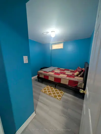 18 Frazer Road, Ajax, On L1s 4b2