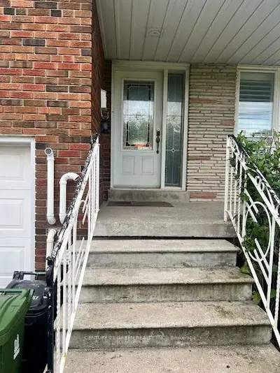 566 Pharmacy Avenue Main, Toronto, On M1l 3g9