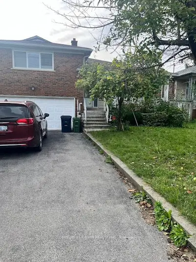 566 Pharmacy Avenue Main, Toronto, On M1l 3g9