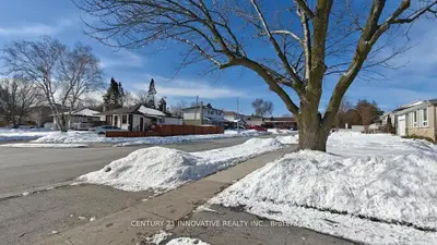748 Krosno Boulevard, Pickering, On L1w 1g3