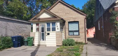 296 Lumsden Avenue Bsmt, Toronto, On M4c 2l1