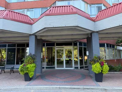 11753 Sheppard Avenue E 422, Toronto, On M1b 5m3