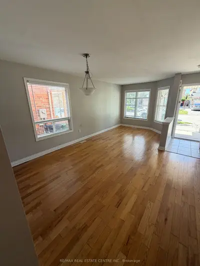 17 Millcar Drive Upper, Toronto, On M1b 6j6