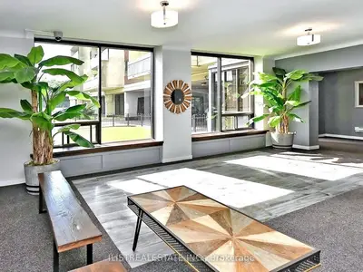 5 Massey Square 407, Toronto, On M4c 5l6