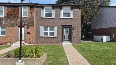 15 Brimwood Boulevard 15, Toronto, On M1v 1e1