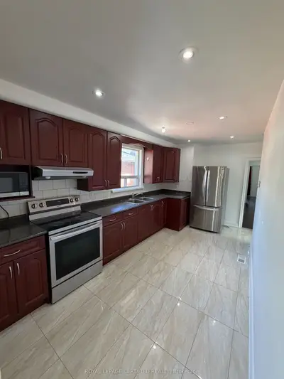 109 Hiscock Boulevard Main, Toronto, On M1g 1t3