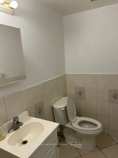 1431 & 1433 Gerrard Street E 4, Toronto, On M4l 1z7