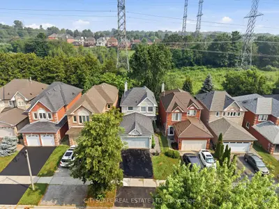 1143 Windgrove Square, Pickering, On L1x 2s5