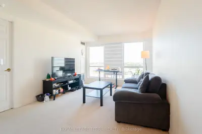 8 Lee Centre Drive 915, Toronto, On M1h 3h8