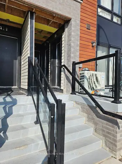 165 Tapscott Road 239, Toronto, On M1b 0e8