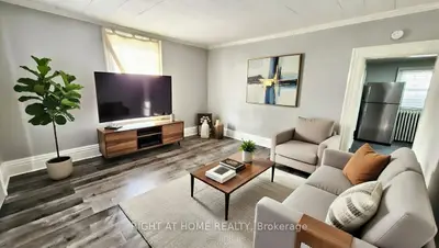 178 Adelaide Avenue E 1, Oshawa, On L1g 1z4