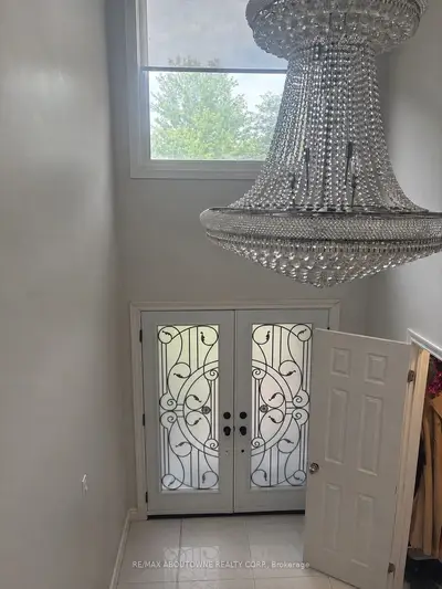 14 Charcoal Drive Upper, Toronto, On M1c 3v1