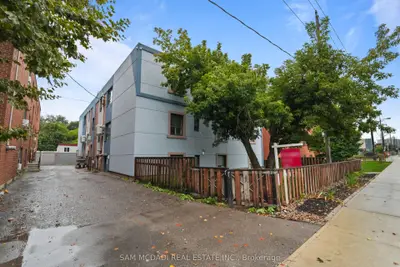 1016 O'connor Drive 302, Toronto, On M4b 2t3