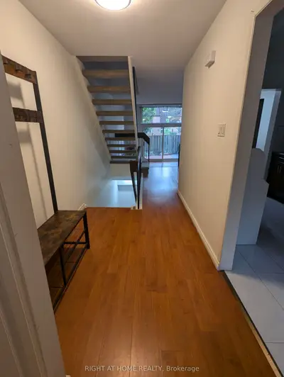 20 Hainford Street 2, Toronto, On M1e 4y5