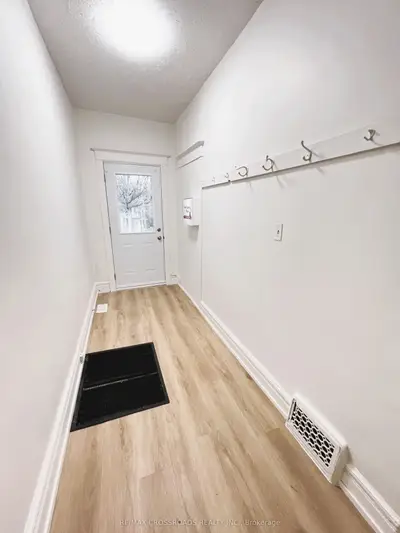 82 Curzon Street, Toronto, On M4m 3b4