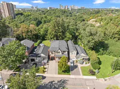 101 Northdale Boulevard, Toronto, On M4b 1x1