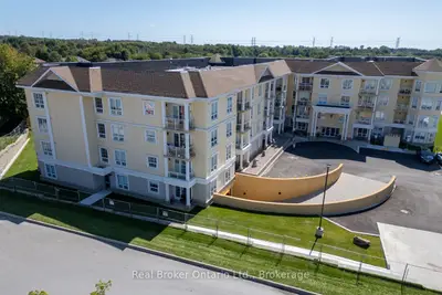 21 Brookhouse Drive 216, Clarington, On L1b 0v4
