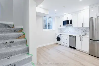 20 Kewbeach Avenue Lower, Toronto, On M4l 1b7